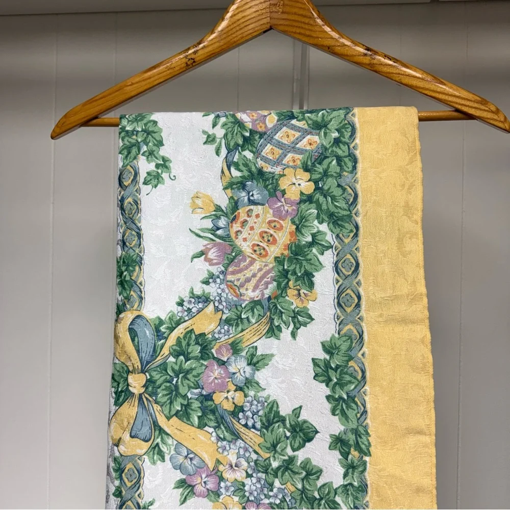 Vintage (1997) Spring Easter Theme Oblong Tablecloth Oblong (82